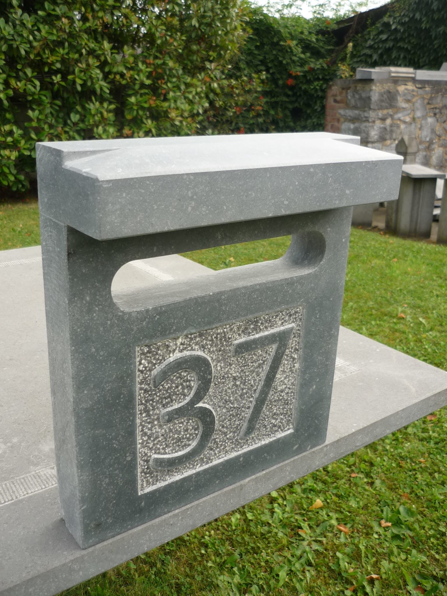 Built-in letterbox in Belgian blue stone