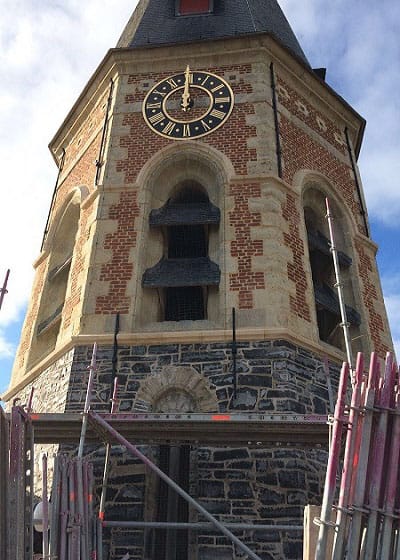 Eglise de Assenede restaurée en Pierre de Tournai