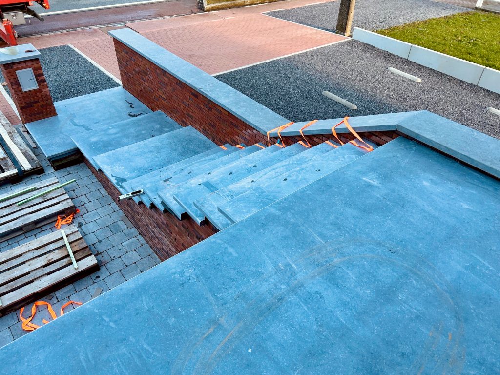 Escalier de marche en Pierre Bleue de Belgique